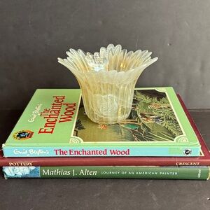 Murano cream smoky floral shaped candle holder.No chips or cracks.